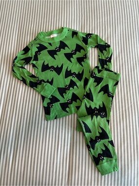 Hanna Andersson Size 4 Bat Pajama Set 🦇